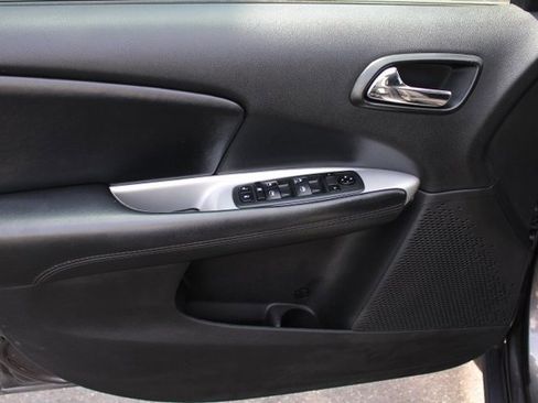 Used 2019 Dodge Journey SE w/ Connectivity Group image 8