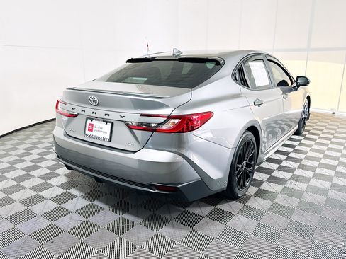 Used 2025 Toyota Camry SE FWD image 3