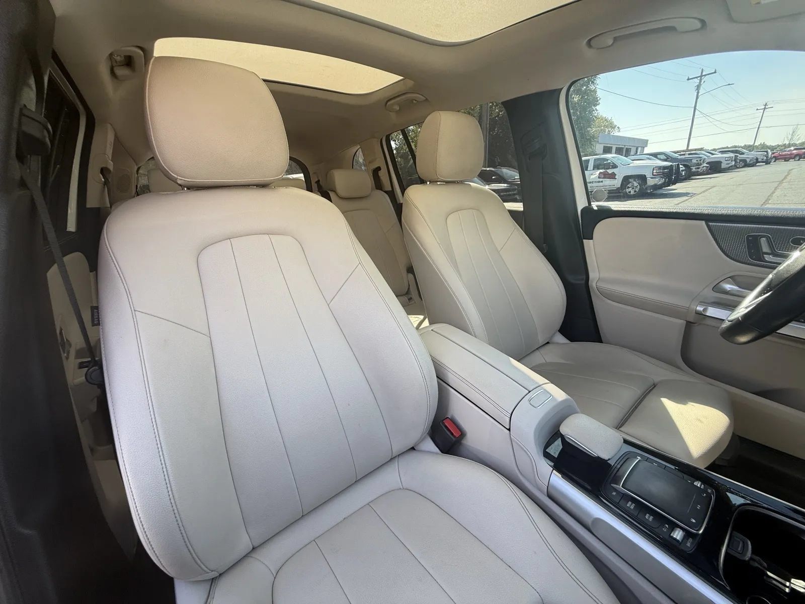 Used 2021 Mercedes-Benz GLB 250 4MATIC image 15