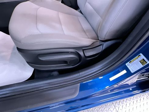 Used 2020 Hyundai Elantra SE FWD image 13