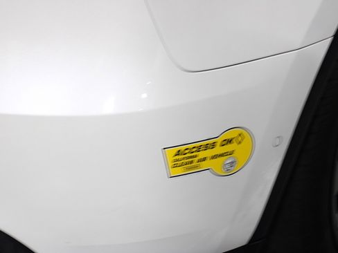 Used 2022 Tesla Model Y Long Range image 15