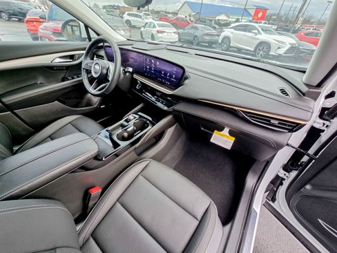 Used 2024 Buick Envision Avenir image 24