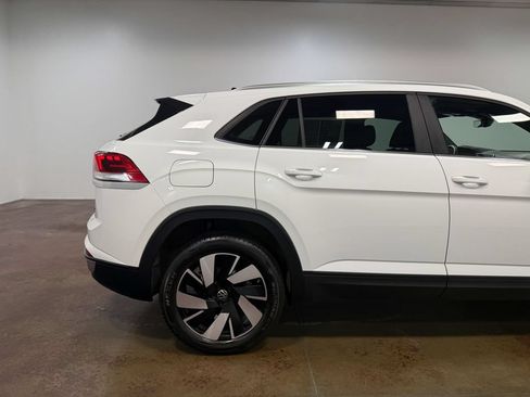 Used 2024 Volkswagen Atlas Cross Sport SE w/ Panoramic Sunroof Package AWD/4WD image 32