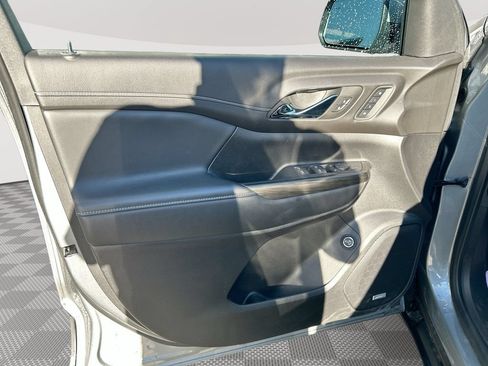 Used 2023 GMC Acadia SLT w/ Preferred Package AWD/4WD image 25