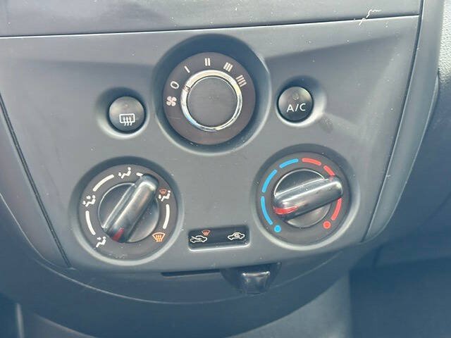 Used 2016 Nissan Versa S FWD image 18