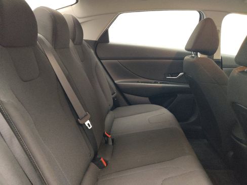 Used 2023 Hyundai Elantra SE FWD image 19