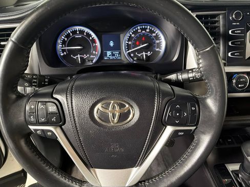 Used 2015 Toyota Highlander Plus FWD image 15