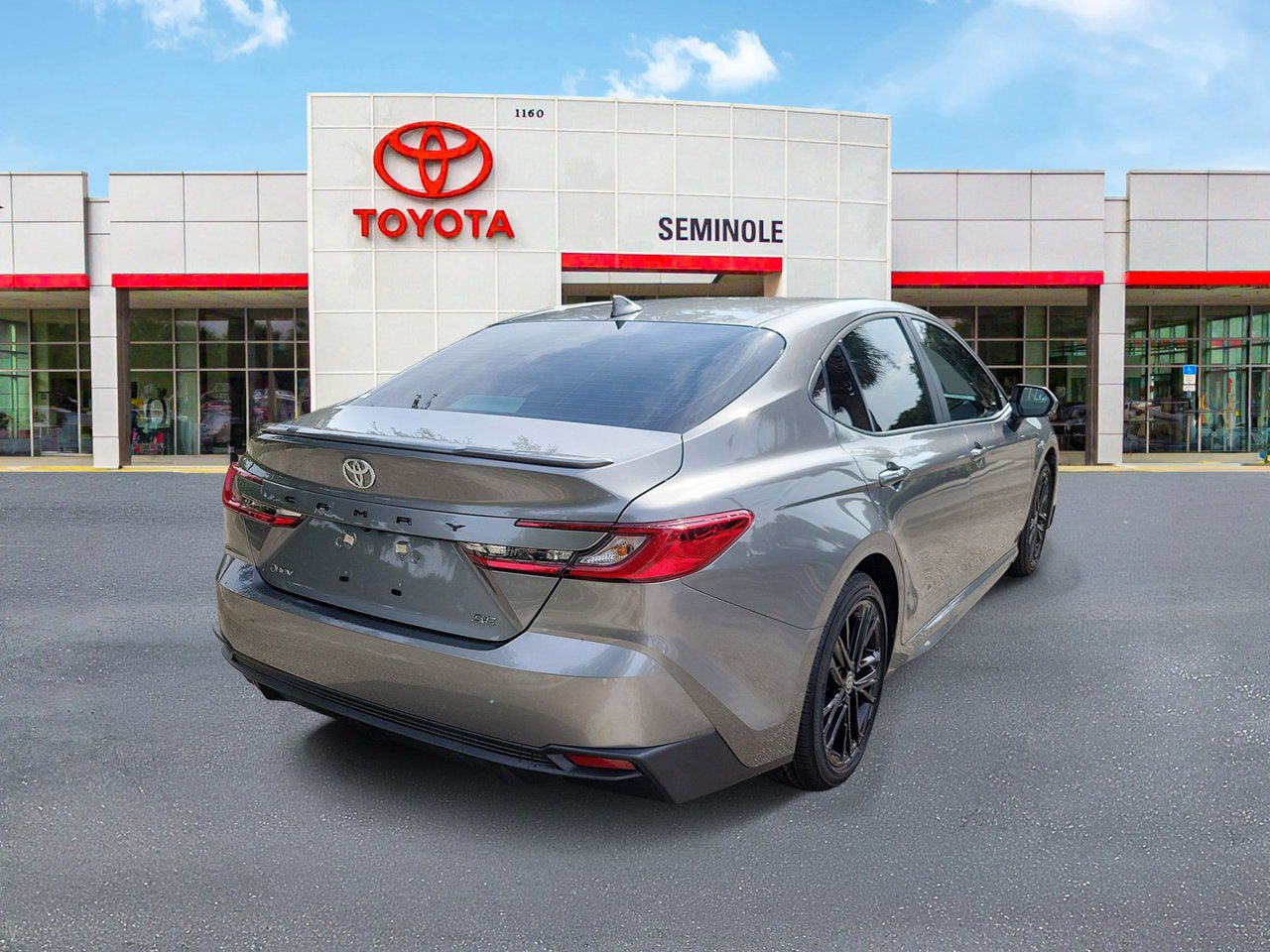 Used 2026 Toyota Camry SE FWD image 3
