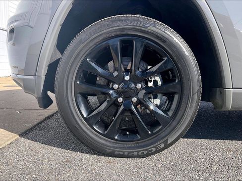 Used 2022 Jeep Grand Cherokee Laredo X image 11