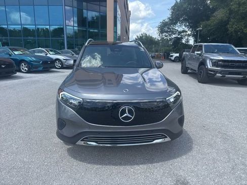 Used 2025 Mercedes-Benz EQB 300 4MATIC image 11