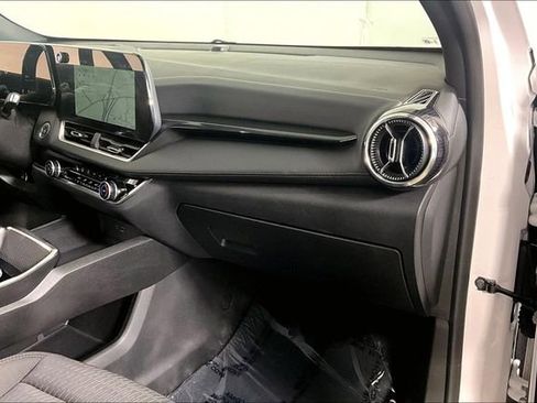 Used 2025 Chevrolet Equinox LT FWD image 15