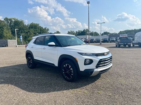 Used 2023 Chevrolet TrailBlazer LT w/ Convenience Package AWD/4WD image 11