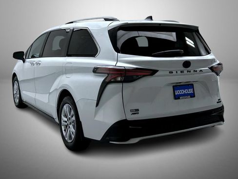 Used 2023 Toyota Sienna XSE AWD/4WD image 7