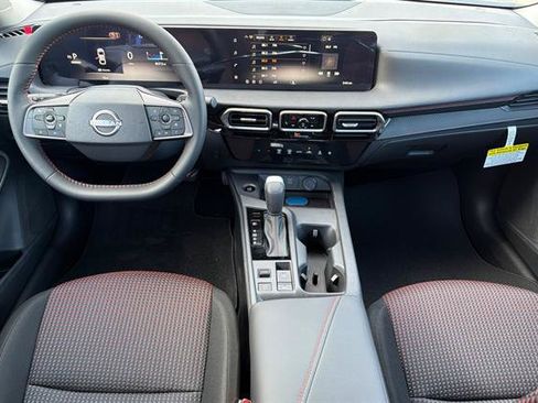 New 2027 Nissan Sentra SR w/ Floor Mat Package FWD image 14