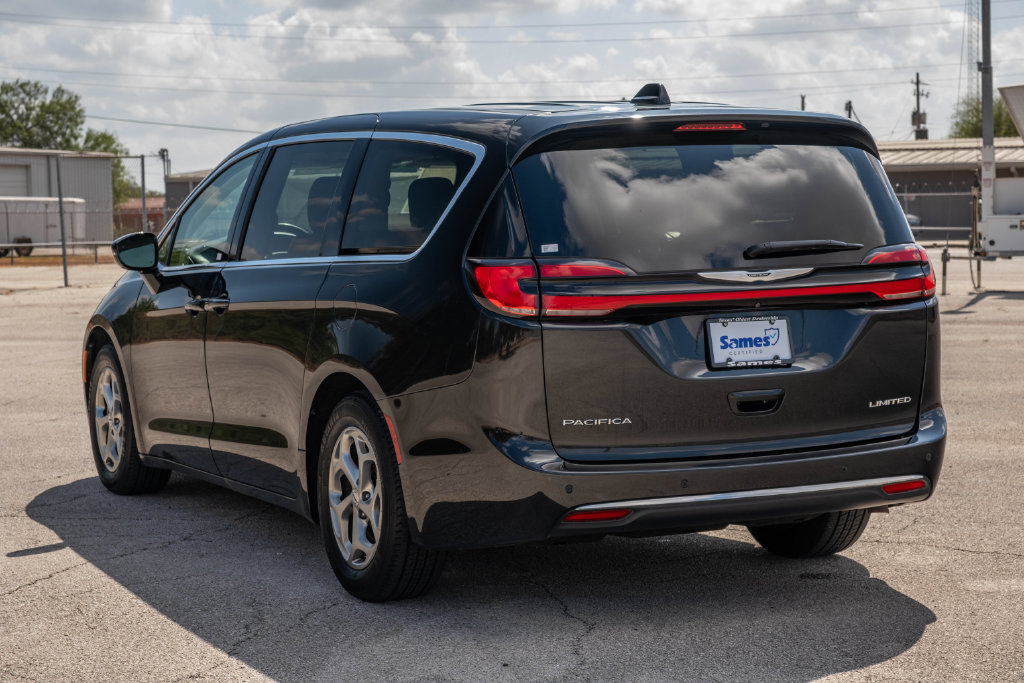Used 2024 Chrysler Pacifica Limited FWD image 6