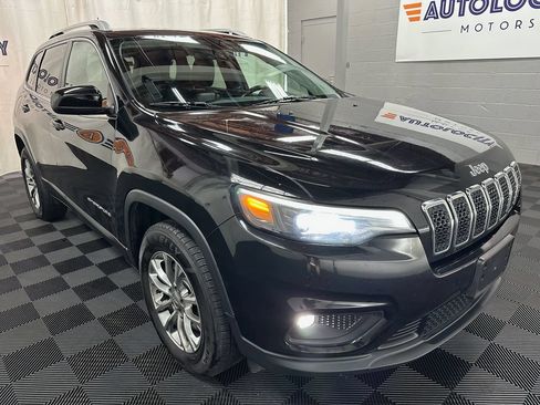 Used 2019 Jeep Cherokee Latitude Plus w/ Cold Weather Group AWD/4WD image 2