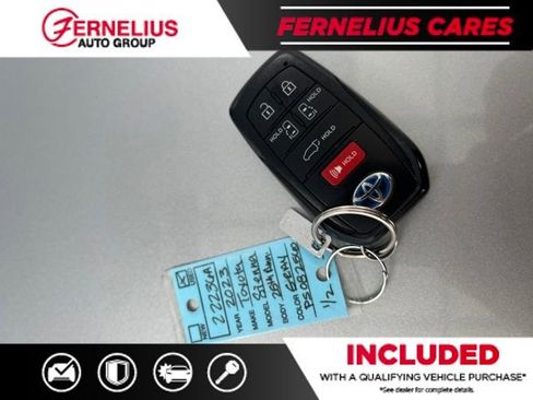 Used 2023 Toyota Sienna XSE AWD/4WD image 35