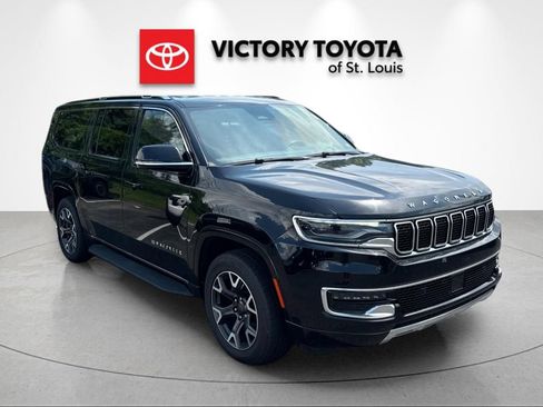 Used 2024 Jeep Wagoneer L Series III w/ Flexible Seating Group AWD/4WD image 1