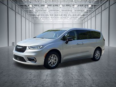 Used 2024 Chrysler Pacifica Touring-L