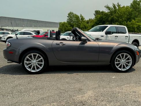 Used 2006 MAZDA MX-5 Miata Sport w/ Suspension Pkg RWD image 2