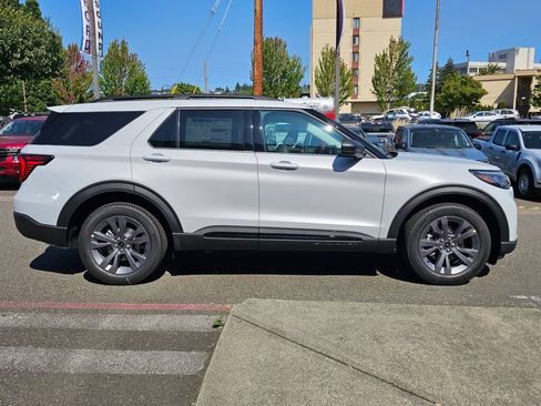 New 2026 Ford Explorer Active w/ Active Comfort Package AWD/4WD image 4