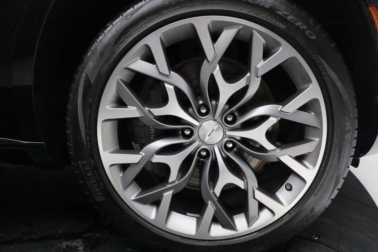 Used 2021 Aston Martin DBX AWD/4WD image 33