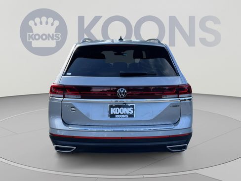 Used 2024 Volkswagen Atlas SE AWD/4WD image 5