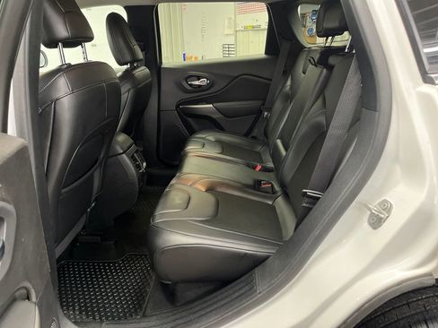 Used 2020 Jeep Cherokee Latitude Plus w/ Cold Weather Group image 14