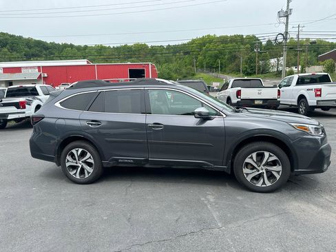 Used 2022 Subaru Outback Touring AWD/4WD image 4