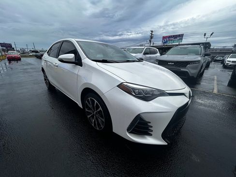 Used 2017 Toyota Corolla SE image 3