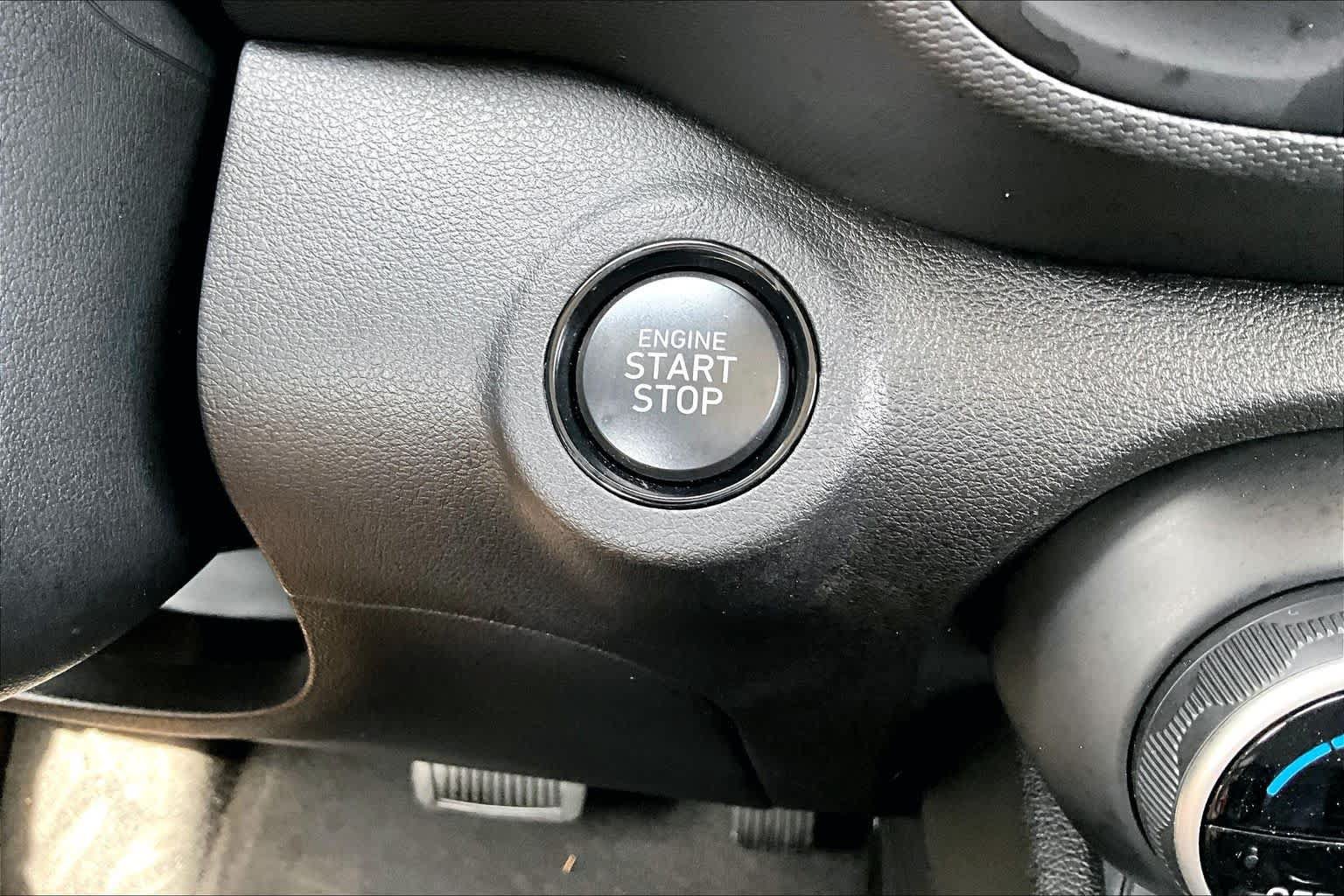 Certified 2026 Hyundai Venue SEL FWD image 35