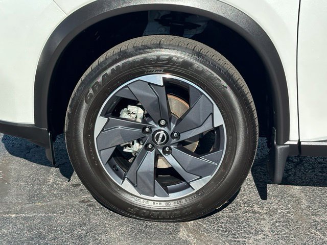 Certified 2025 Nissan Rogue SV AWD/4WD image 7