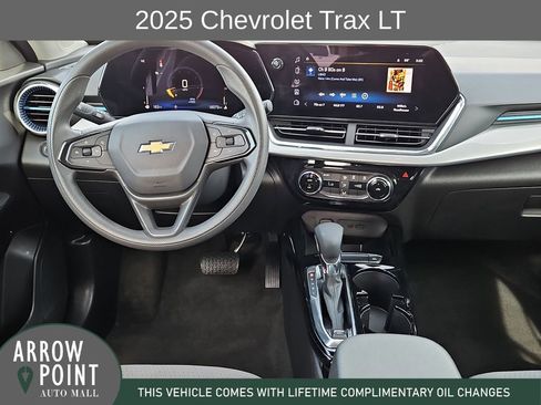 Used 2025 Chevrolet Trax LT image 20