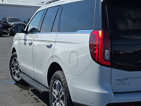 New 2025 Ford Expedition Active image 75