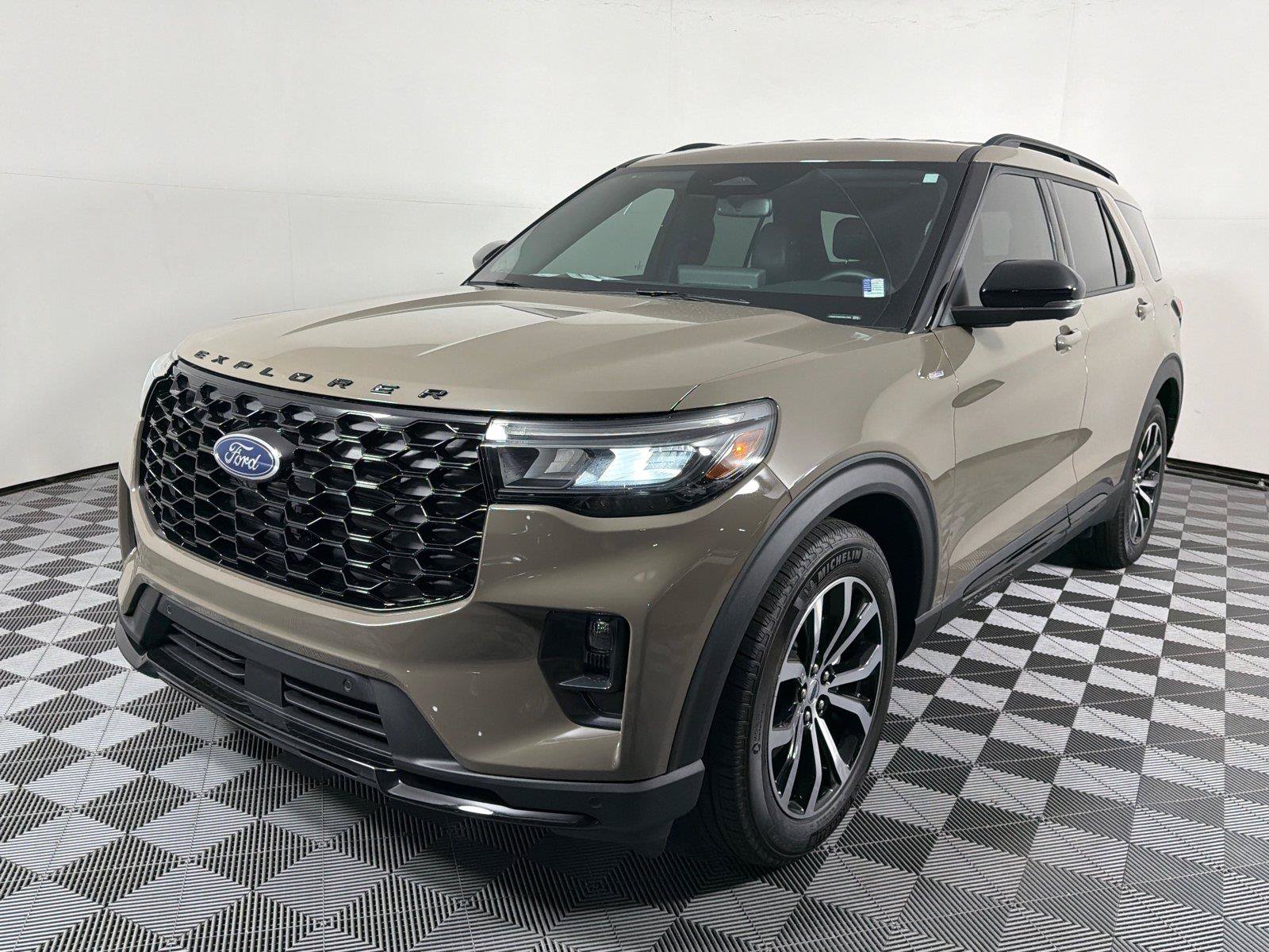 Used 2026 Ford Explorer ST-Line w/ Premium Package RWD image 3
