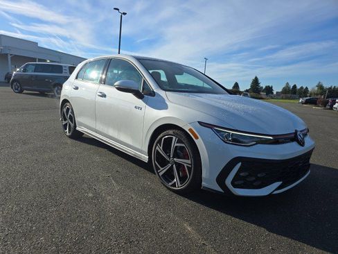 New 2026 Volkswagen GTI SE image 1