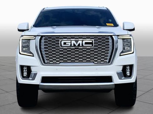 Used 2021 GMC Yukon Denali w/ Denali Premium Package image 4