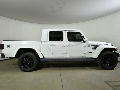 Used 2021 Jeep Gladiator Overland AWD/4WD image 15
