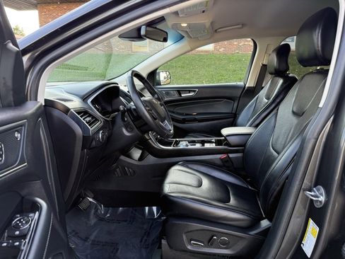 Used 2019 Ford Edge Titanium image 10