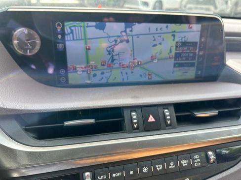 Used 2019 Lexus ES 300h w/ Premium Package FWD image 17