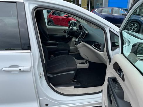 Used 2023 Chrysler Voyager LX FWD image 49