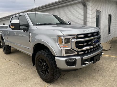 Used 2022 Ford F250 Platinum w/ Tremor Off-Road Package image 3