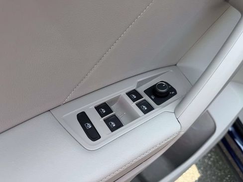 Used 2023 Volkswagen Tiguan SE w/ Panoramic Sunroof Package AWD/4WD image 20