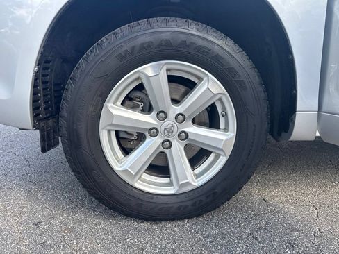 Used 2010 Toyota Highlander 2WD image 39
