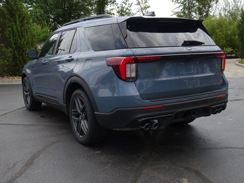 Used 2025 Ford Explorer ST AWD/4WD image 3