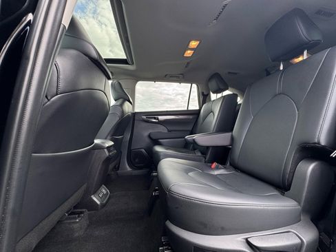 Used 2024 Toyota Highlander Limited image 21