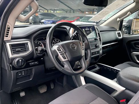 Used 2020 Nissan Titan SV w/ SV Convenience Package image 16