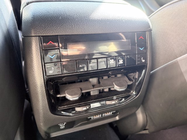 Used 2023 Jeep Grand Cherokee Overland w/ Advanced Protech Group III AWD/4WD image 9