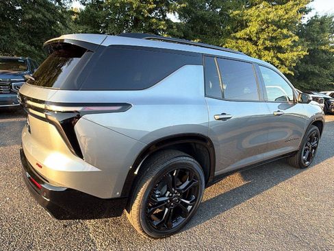 New 2027 Chevrolet Traverse RS w/ LPO, Floor Liner Package FWD image 9