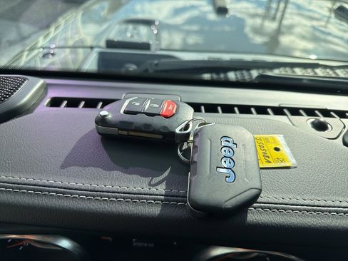 Certified 2021 Jeep Gladiator Overland w/ Popular Equipment Package image 12